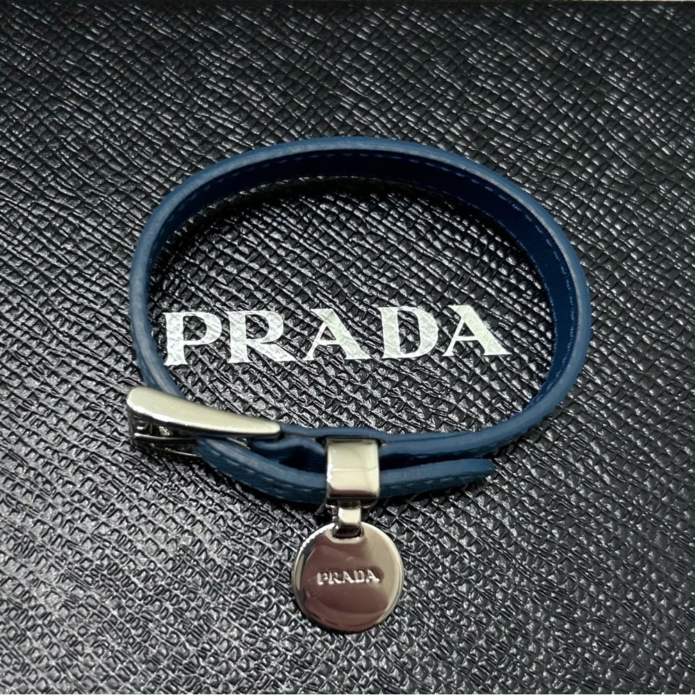 *EXCELLENT CONDITION* Authentic Prada bracelet